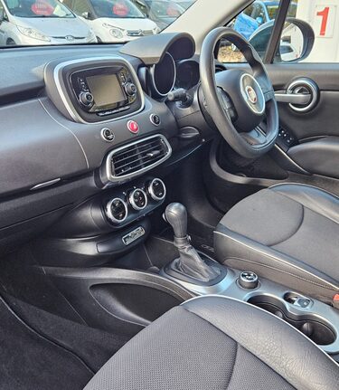 Fiat 500X MULTIJET CROSS..51 MPG.. 1 PREVIOUS OWNER.. AUTOMATIC.. 6 SERVICES  3