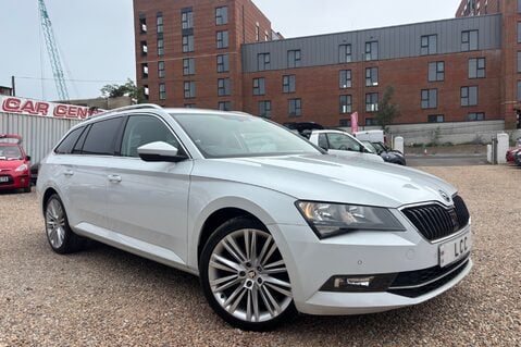 Skoda Superb SE TSI AUTOMATIC. 1 PREVIOUS KEEPER.. APPLE PLAY.. 5 MAIN DEALER SERVICE 1