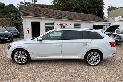 Skoda Superb SE TSI AUTOMATIC. 1 PREVIOUS KEEPER.. APPLE PLAY.. 5 MAIN DEALER SERVICE 4