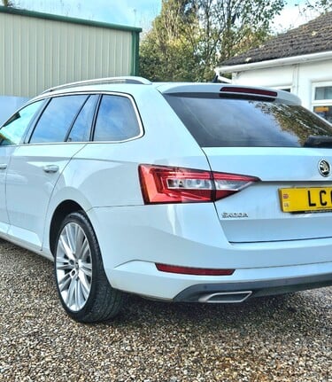 Skoda Superb SE TSI AUTOMATIC. 1 PREVIOUS KEEPER.. APPLE PLAY.. MAIN DEALER SERVICE 3