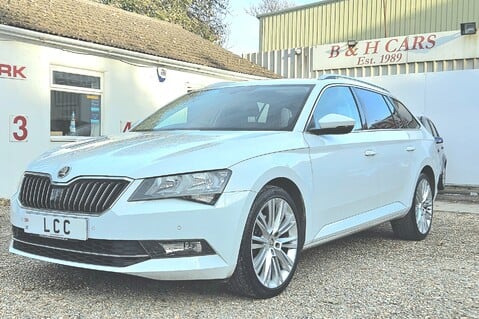 Skoda Superb SE TSI AUTOMATIC. 1 PREVIOUS KEEPER.. APPLE PLAY.. MAIN DEALER SERVICE 7