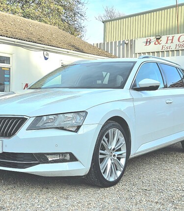 Skoda Superb SE TSI AUTOMATIC. 1 PREVIOUS KEEPER.. APPLE PLAY.. MAIN DEALER SERVICE 3