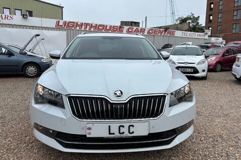 Skoda Superb SE TSI AUTOMATIC. 1 PREVIOUS KEEPER.. APPLE PLAY.. 5 MAIN DEALER SERVICE 25
