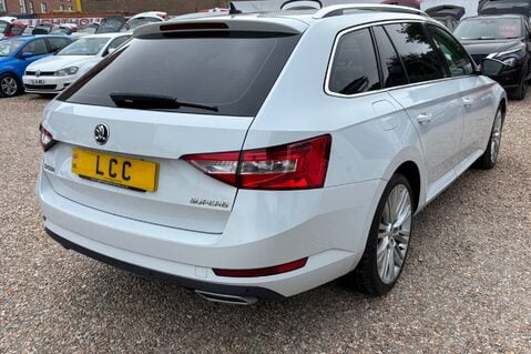 Skoda Superb SE TSI AUTOMATIC. 1 PREVIOUS KEEPER.. APPLE PLAY.. 5 MAIN DEALER SERVICE 14