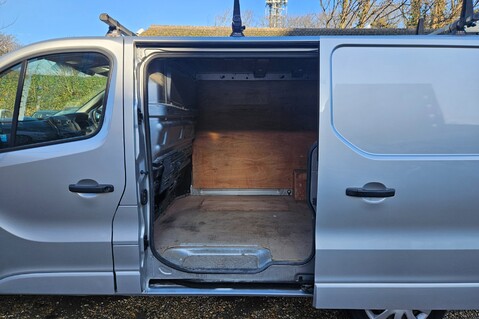 Vauxhall Vivaro L1H1 2700 SPORTIVE CDTI BITURBO S/S..NO VAT.. 5 SERVICES.. 1PREVIOUS KEEPER 18