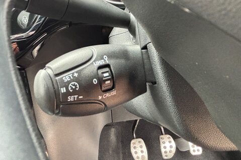 DS DS 3 PURETECH ELEGANCE S/S..ONLY 1 OWNER.. 5 SERVICES.. £20 TAX ! APPLE CAR PLAY 22