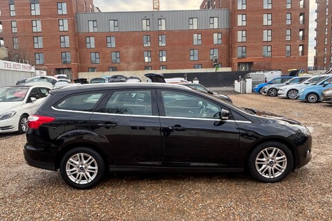 Ford Focus 1.6 TITANIUM AUTOMATIC ESTATE..1 PREVIOUS OWNER..   4