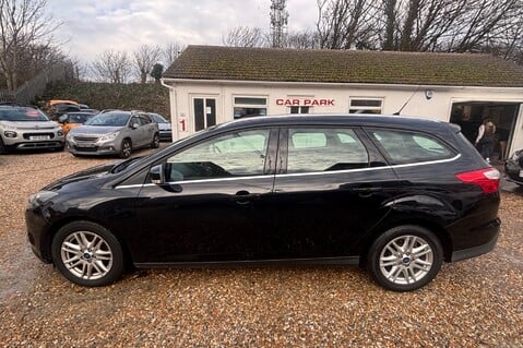 Ford Focus 1.6 TITANIUM AUTOMATIC ESTATE..1 PREVIOUS OWNER..   15