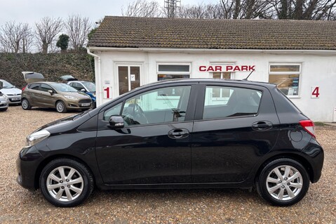 Toyota Yaris VVT-I TR.. AUTOMATIC.. 1 PREVIOUS OWNER.. 11 SERVICES.. £35 ROAD TAX  6