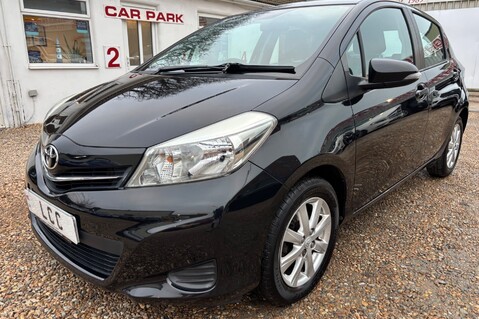 Toyota Yaris VVT-I TR.. AUTOMATIC.. 1 PREVIOUS OWNER.. 11 SERVICES.. £35 ROAD TAX  12