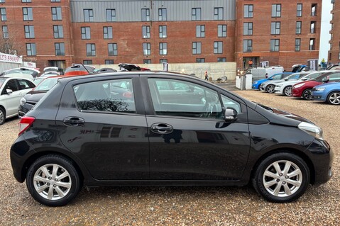 Toyota Yaris VVT-I TR.. AUTOMATIC.. 1 PREVIOUS OWNER.. 11 SERVICES.. £35 ROAD TAX  4