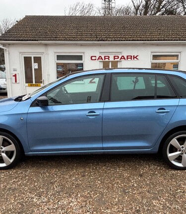 Skoda Rapid SPACEBACK SE SPORT GREENTECH TSI AUTOMATIC.. 9 MAIN DEALER SERVICES 3