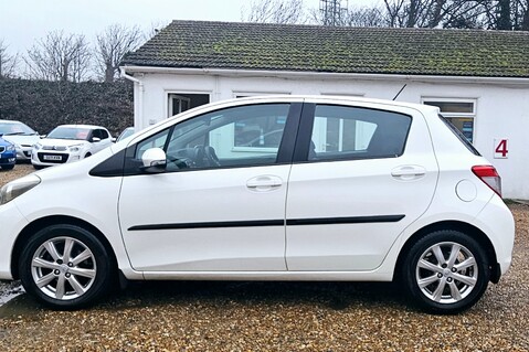 Toyota Yaris 1.3 VVT-I TR AUTOMATIC! £35 ROAD TAX! 4