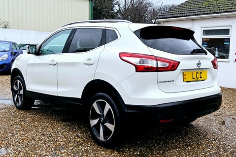 Nissan Qashqai N-CONNECTA DIG-T 5 SERVICES!  50 MPG! 5