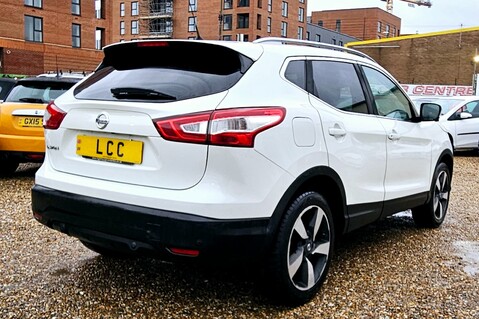 Nissan Qashqai N-CONNECTA DIG-T 5 SERVICES!  50 MPG! 8