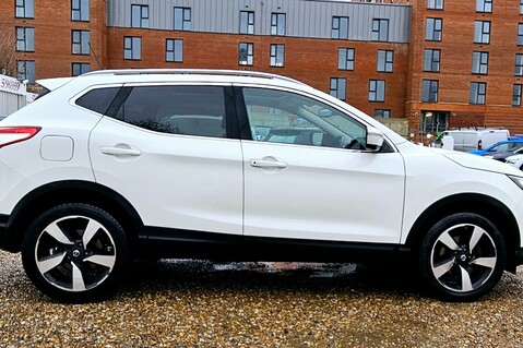 Nissan Qashqai N-CONNECTA DIG-T 5 SERVICES!  50 MPG! 10