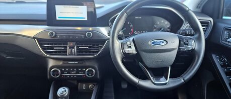 Ford Focus TITANIUM 1.0T ECOBOOST.. 58MPG..SAT NAV..BLUETOOTH..FORD SYNC.. 3 SERVICES. 1