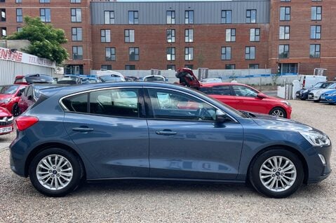 Ford Focus TITANIUM 1.0T EcoBoost.. 58MPG..SAT NAV..BLUETOOTH..FORD SYNC.. 3 SERVICES 4