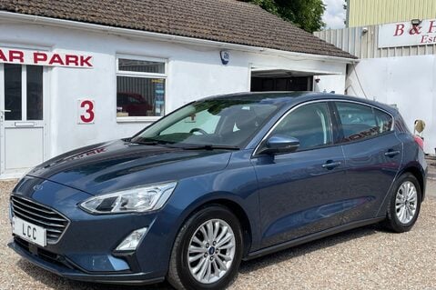 Ford Focus TITANIUM 1.0T EcoBoost.. 58MPG..SAT NAV..BLUETOOTH..FORD SYNC.. 3 SERVICES 3