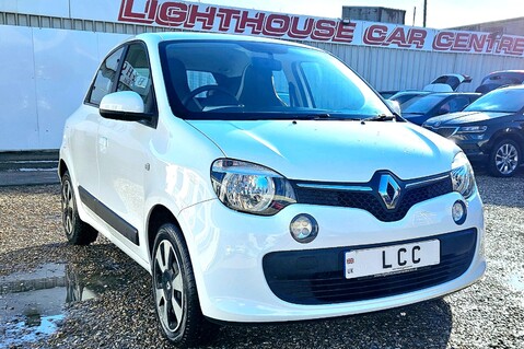 Renault Twingo PLAY SCE.. 1 PREVIOUS KEEPER.. 8 SERVICES.. LOW INSURANCE GROUP.. £20 R/TAX 1