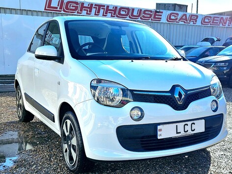 Renault Twingo PLAY SCE.. 1 PREVIOUS KEEPER.. 8 SERVICES.. LOW INSURANCE GROUP.. £20 R/TAX