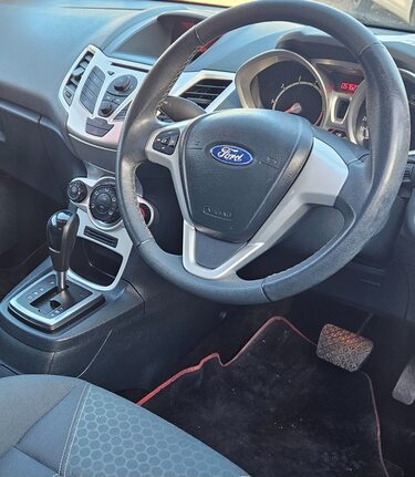 Ford Fiesta ZETEC 16V.. AUTOMATIC.. 13 SERVICES.. 1 PREVIOUS OWNER.. AIR CONDITIONING.. 3