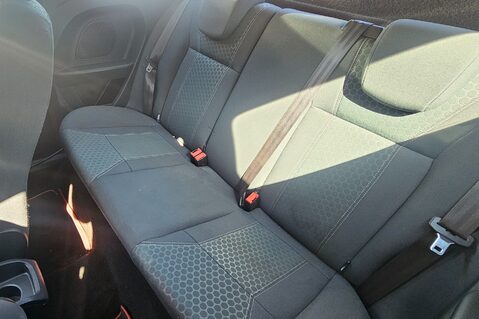 Ford Fiesta ZETEC 16V.. AUTOMATIC.. 13 SERVICES.. 1 PREVIOUS OWNER.. AIR CONDITIONING.. 21