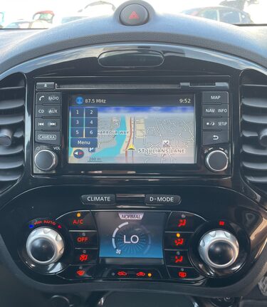 Nissan Juke KURO.. 12 MAIN DEALER SERVICES.. 1 PREVIOUS KEEPER.. REVERSING CAMERA 3