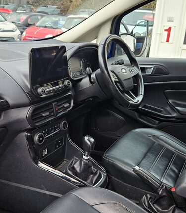 Ford Ecosport TITANIUM.. 5 SERVICES..LEATHER SEATS..REVERSING CAMERA..SAT NAV..BLUETOOTH 3