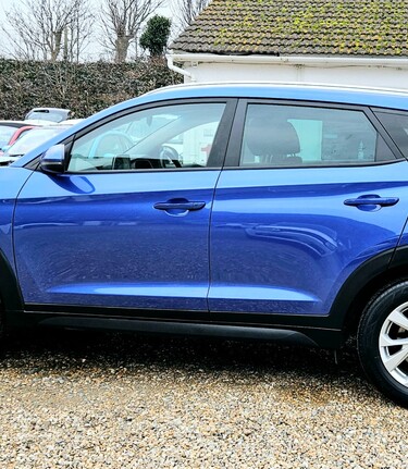 Hyundai TUCSON GDI SE NAV.. 5 MAIN DEALER SERVICES.. 1 PREVIOUS KEEPER.. REVERSING CAMERA 3