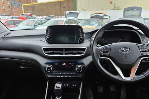 Hyundai TUCSON GDI SE NAV.. 5 MAIN DEALER SERVICES.. 1 PREVIOUS KEEPER.. REVERSING CAMERA 15