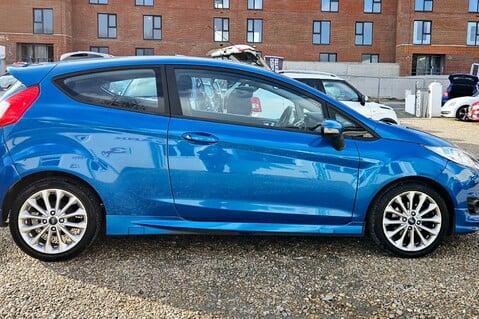 Ford Fiesta ZETEC S.. £ZERO ROAD TAX.. 8 SERVICES.. SAT NAV… STUNNING COLOUR 3