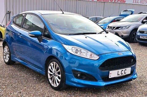 Ford Fiesta ZETEC S.. £ZERO ROAD TAX.. 8 SERVICES.. SAT NAV… STUNNING COLOUR 1