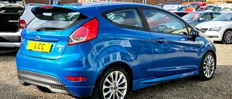 Ford Fiesta ZETEC S.. £ZERO ROAD TAX.. 8 SERVICES.. SAT NAV… STUNNING COLOUR 1