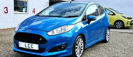 Ford Fiesta ZETEC S.. £ZERO ROAD TAX.. 8 SERVICES.. SAT NAV… STUNNING COLOUR 1