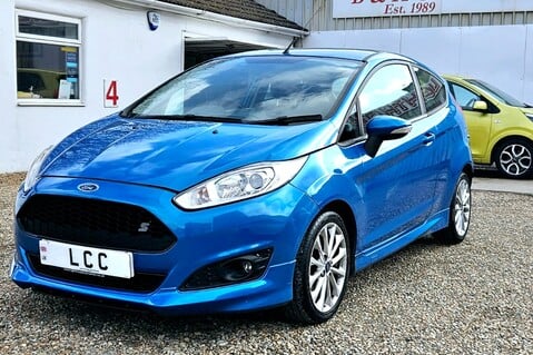 Ford Fiesta ZETEC S.. £ZERO ROAD TAX.. 8 SERVICES.. SAT NAV… STUNNING COLOUR 4