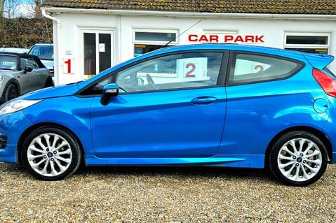 Ford Fiesta ZETEC S.. £ZERO ROAD TAX.. 8 SERVICES.. SAT NAV… STUNNING COLOUR 7