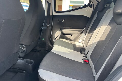 Toyota Aygo VVT-I X-STYLE.1 PREVIOUS OWNER.7 SERVICES/4MAIN DEALER.REVERSING CAMERA.A/C 12