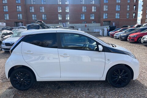 Toyota Aygo VVT-I X-STYLE.1 PREVIOUS OWNER.7 SERVICES/4MAIN DEALER.REVERSING CAMERA.A/C 6
