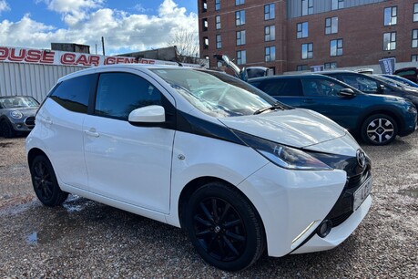 Toyota Aygo VVT-I X-STYLE.1 PREVIOUS OWNER.7 SERVICES/4MAIN DEALER.REVERSING CAMERA.A/C