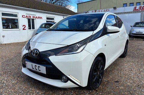 Toyota Aygo VVT-I X-STYLE.1 PREVIOUS OWNER.7 SERVICES/4MAIN DEALER.REVERSING CAMERA.A/C 3
