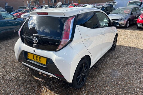 Toyota Aygo VVT-I X-STYLE.1 PREVIOUS OWNER.7 SERVICES/4MAIN DEALER.REVERSING CAMERA.A/C 9