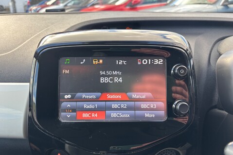 Toyota Aygo VVT-I X-STYLE.1 PREVIOUS OWNER.7 SERVICES/4MAIN DEALER.REVERSING CAMERA.A/C 16