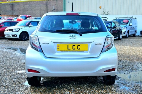 Toyota Yaris VVT-I ICON PLUS.. AUTOMATIC.. 11 MAIN DEALER SERVICES.. SAT NAV.. £35 R/TAX 12