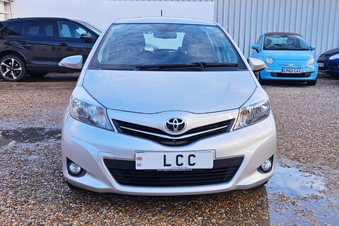 Toyota Yaris VVT-I ICON PLUS.. AUTOMATIC.. 11 MAIN DEALER SERVICES.. SAT NAV.. £35 R/TAX 16