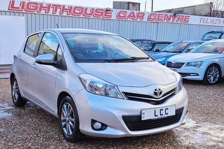 Toyota Yaris VVT-I ICON PLUS.. AUTOMATIC.. 11 MAIN DEALER SERVICES.. SAT NAV.. £35 R/TAX