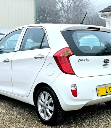 Kia Picanto 2.AUTOMATIC.11 SERVICES/5 MAIN DEALER.1 PREVIOUS KEEPER.LOW INSURANCE GROUP 3