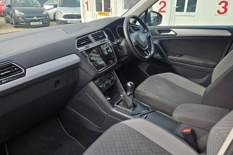 Volkswagen Tiguan MATCH TSI EVO… 8 MAIN DEALER SERVICES.. SAT NAV..AIR CON.STUNNING  13