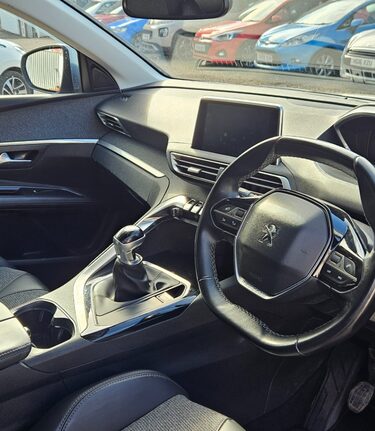 Peugeot 3008 BLUE HDI ALLURE.7 SERVICES,P/SENSORS,SAT NAV,AIR CON,1/2 LEATHER,STUNNING 3