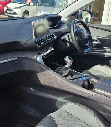 Peugeot 3008 BLUE HDI ALLURE.7 SERVICES,P/SENSORS,SAT NAV,AIR CON,1/2 LEATHER,STUNNING 3
